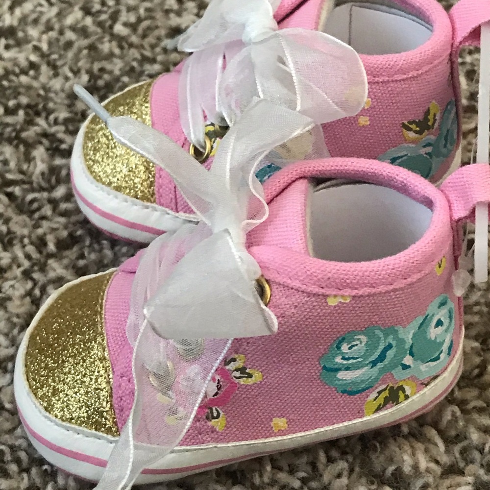 Baby girl crib shoes